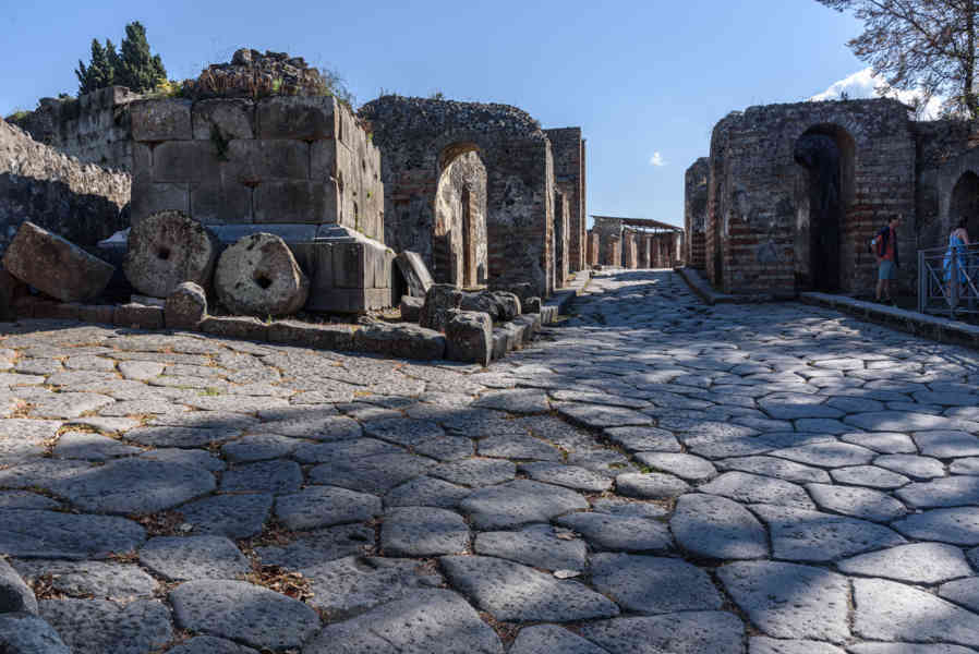 101 - Italia - Pompeya - parque arqueológico de Pompeya - Puerta de Herculano.jpg